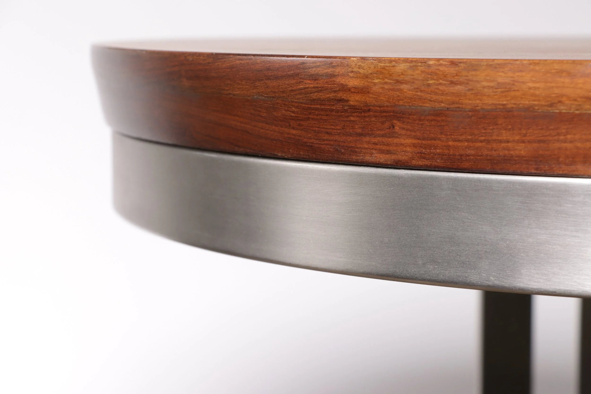 Trillo Table