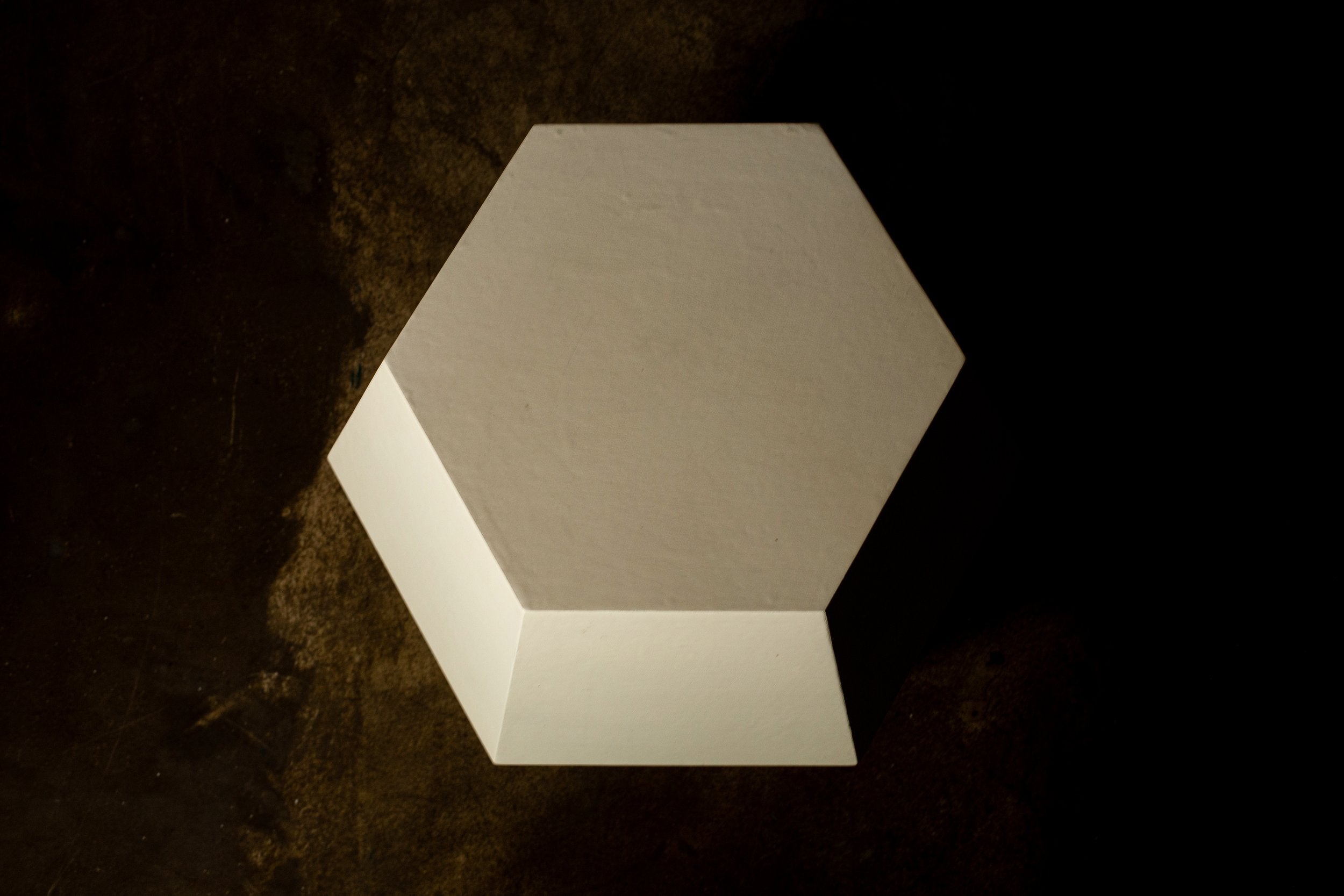 Tamino Hex Parchment