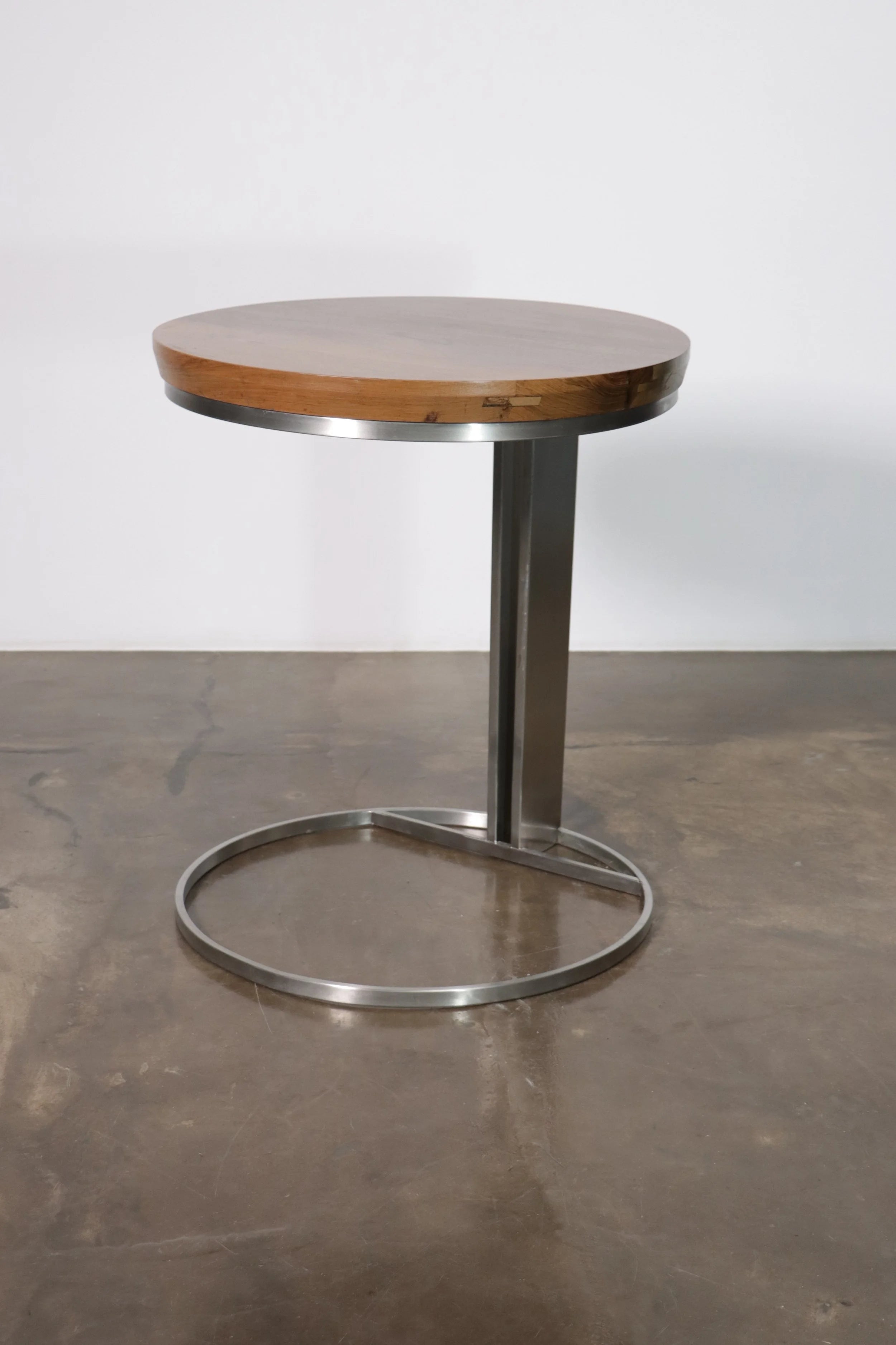 Trillo Table