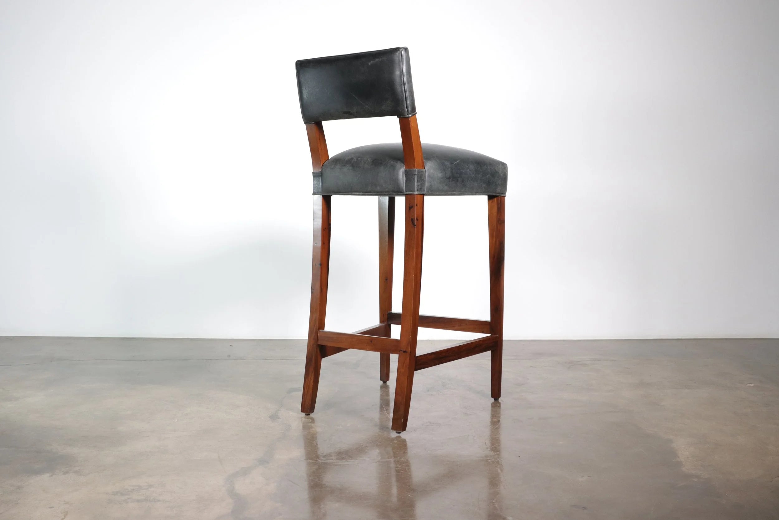 Neto Stool in Gray Leather