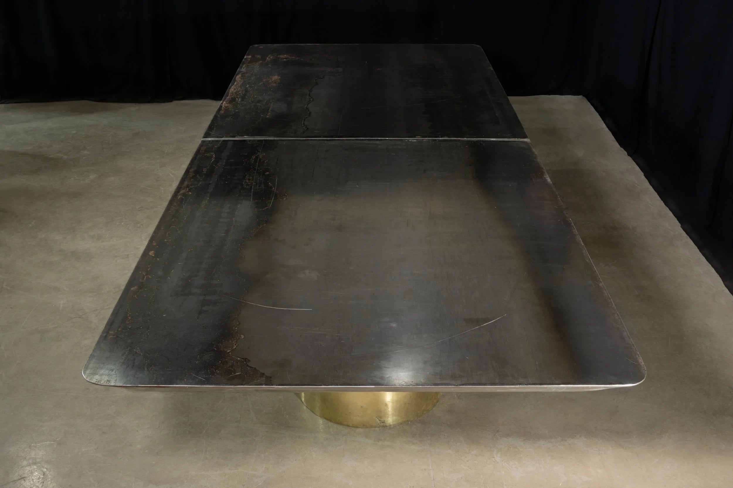 Benone Fierro Table