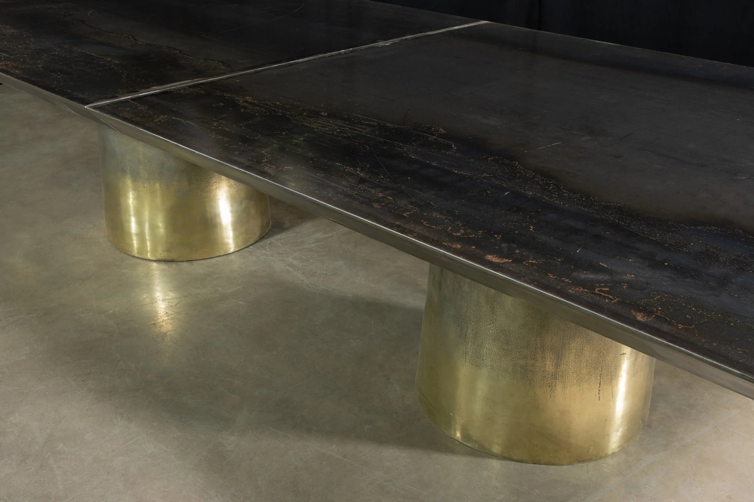 Benone Fierro Table