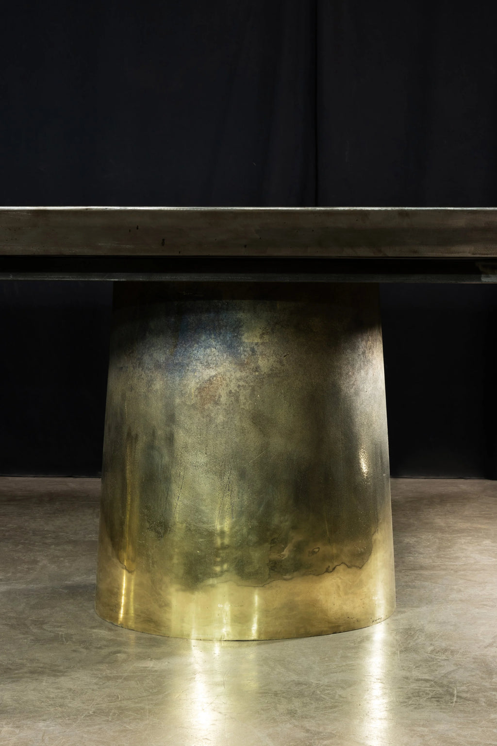 Benone Fierro Table