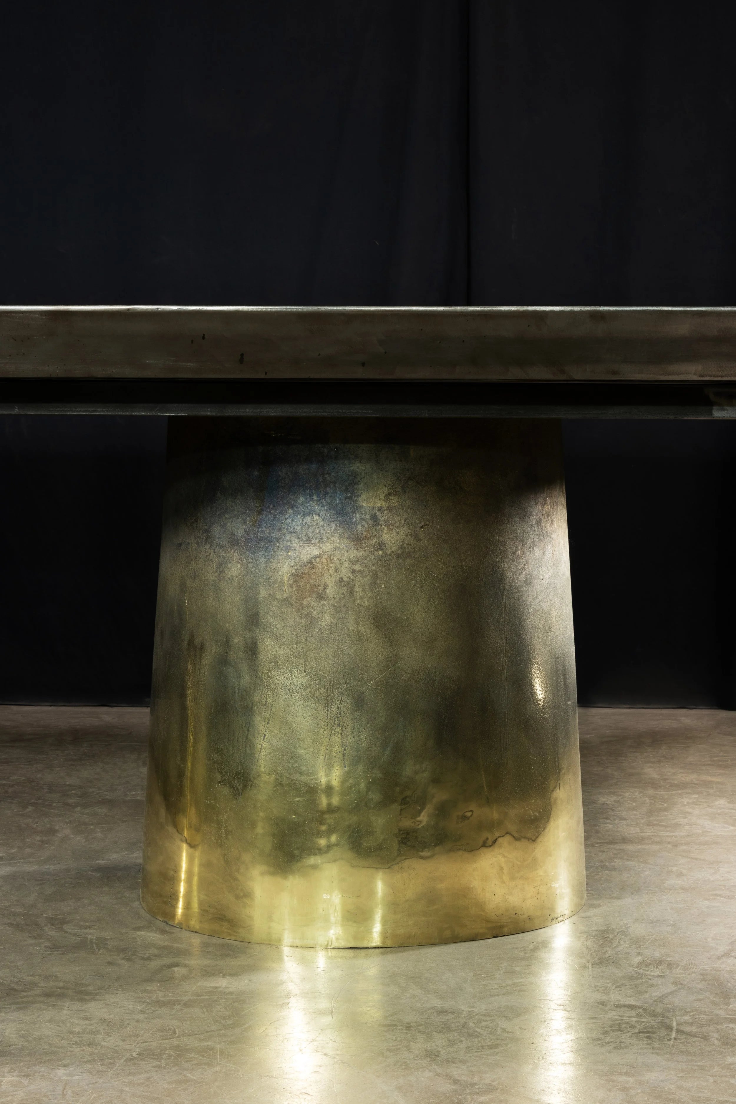 Benone Fierro Table