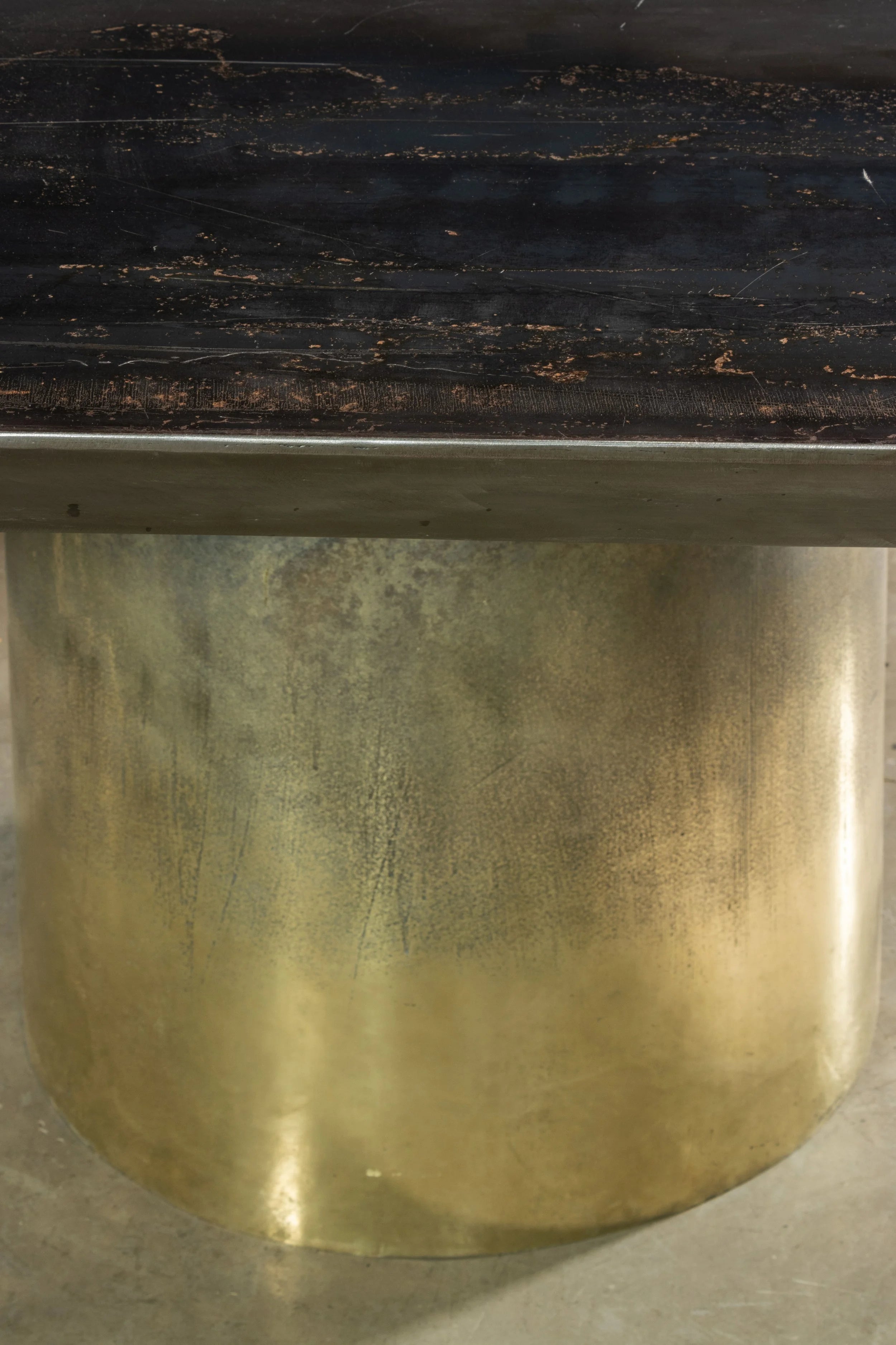 Benone Fierro Table