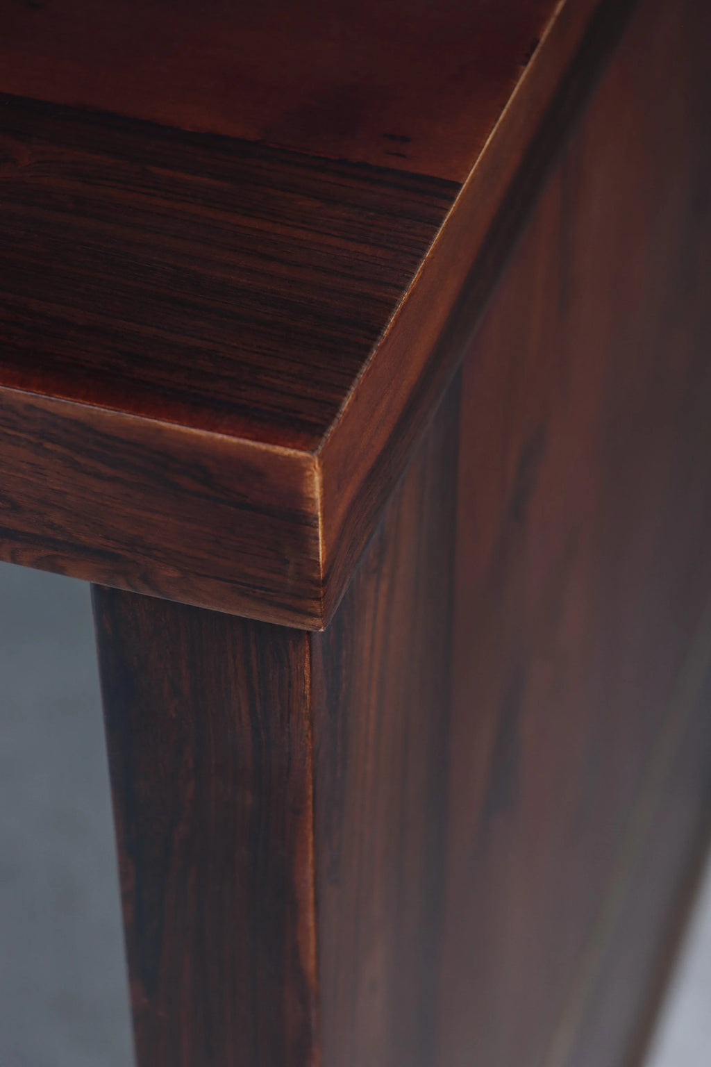 Lorenzo Desk