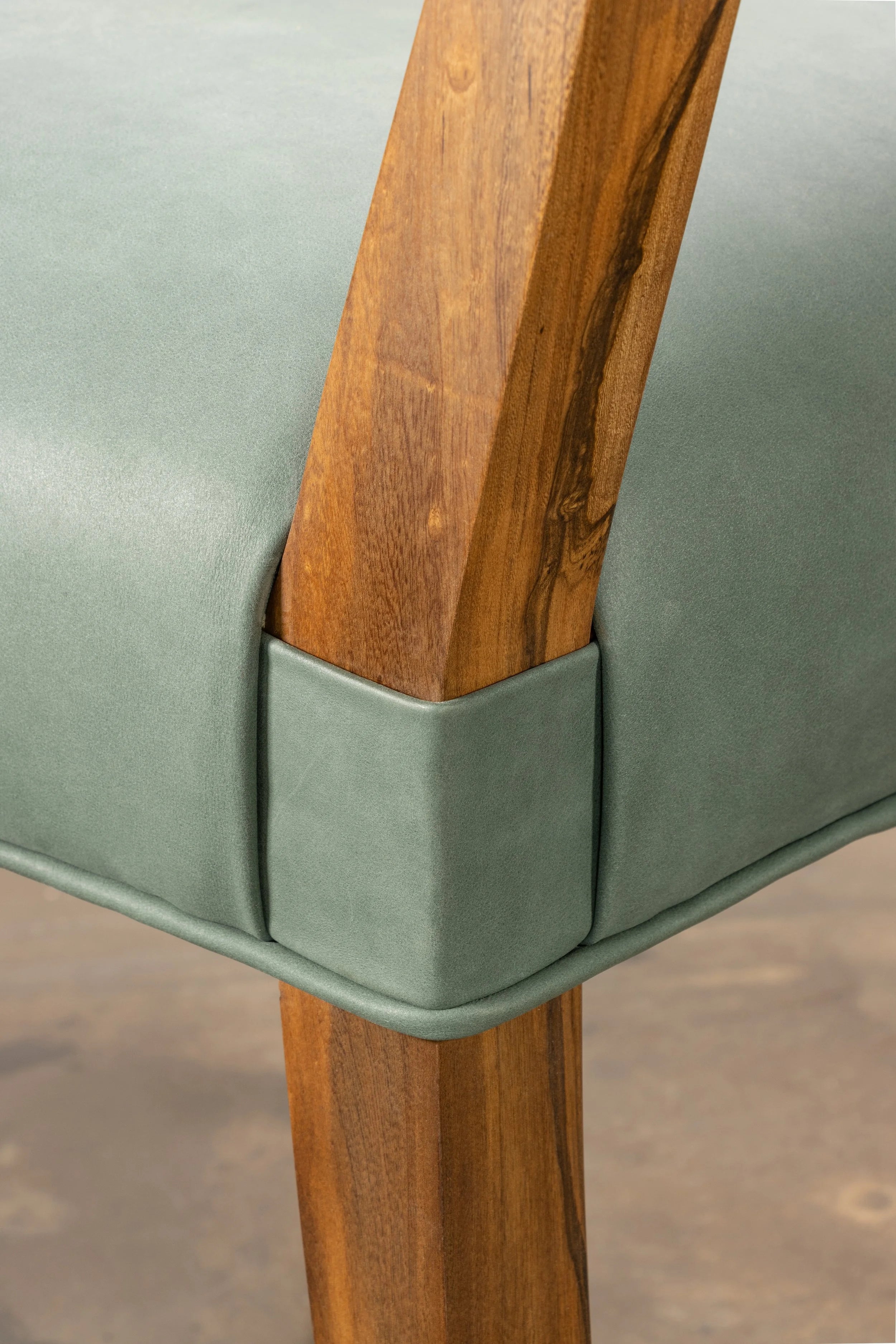Neto Chair
