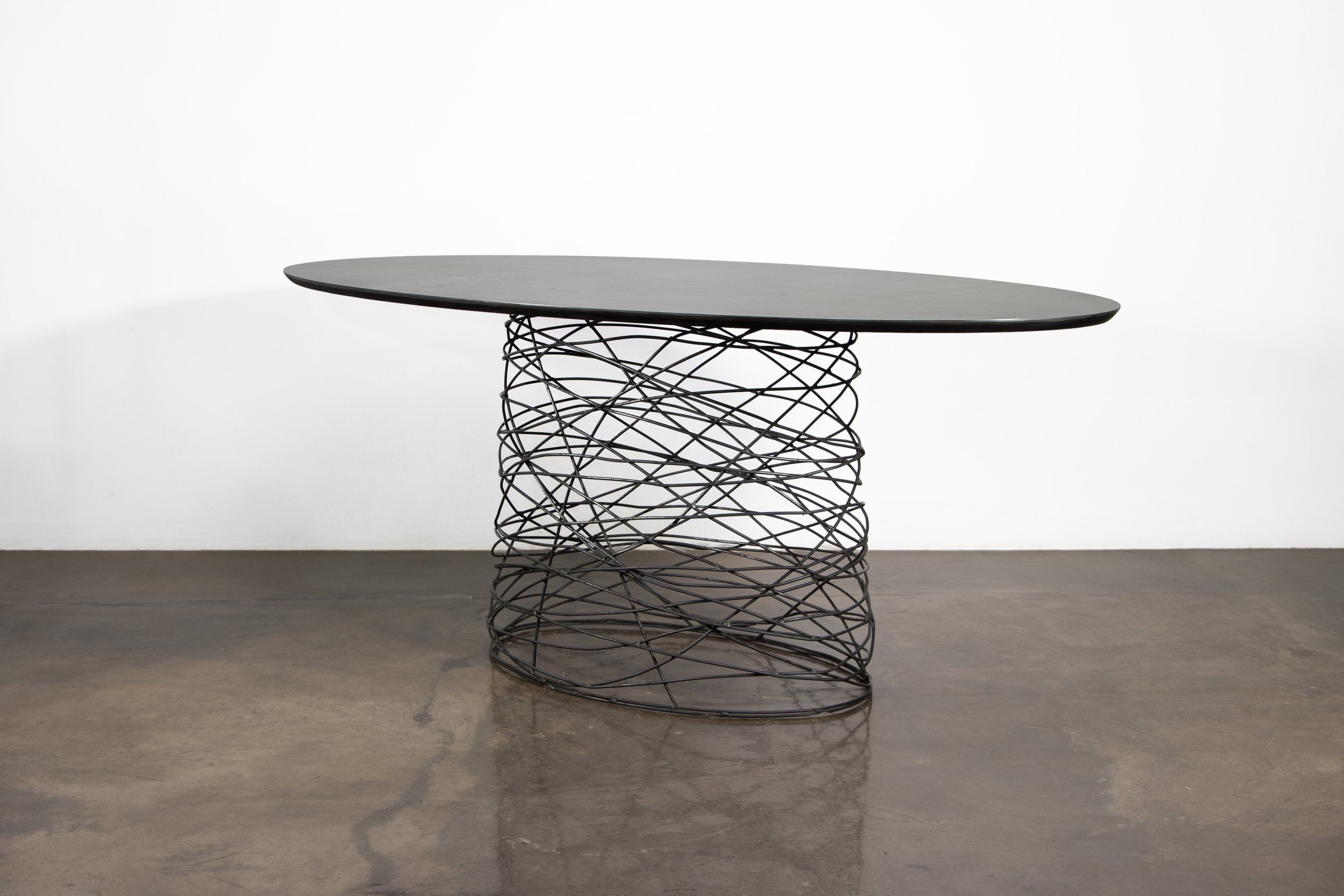 Richiamo Oval Table
