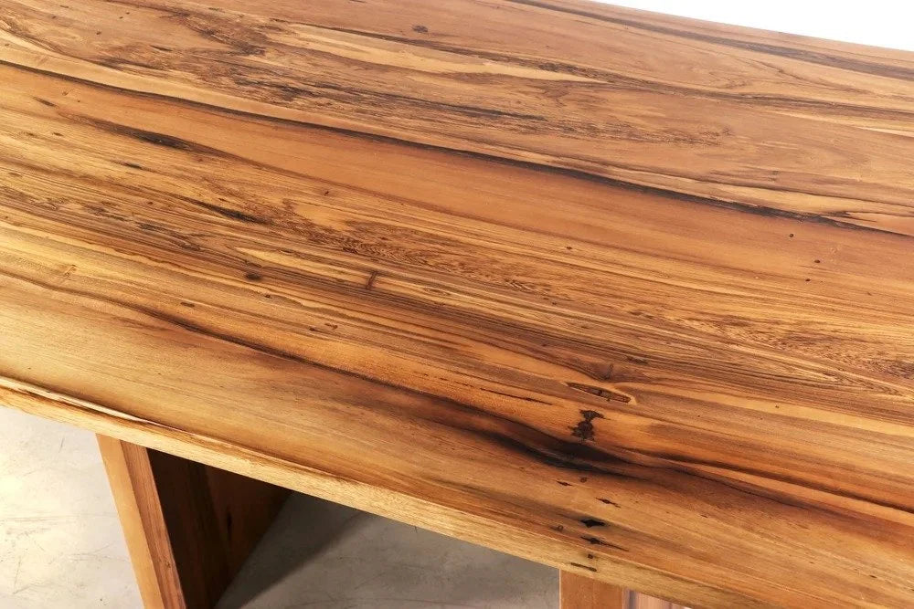 Andre Desk