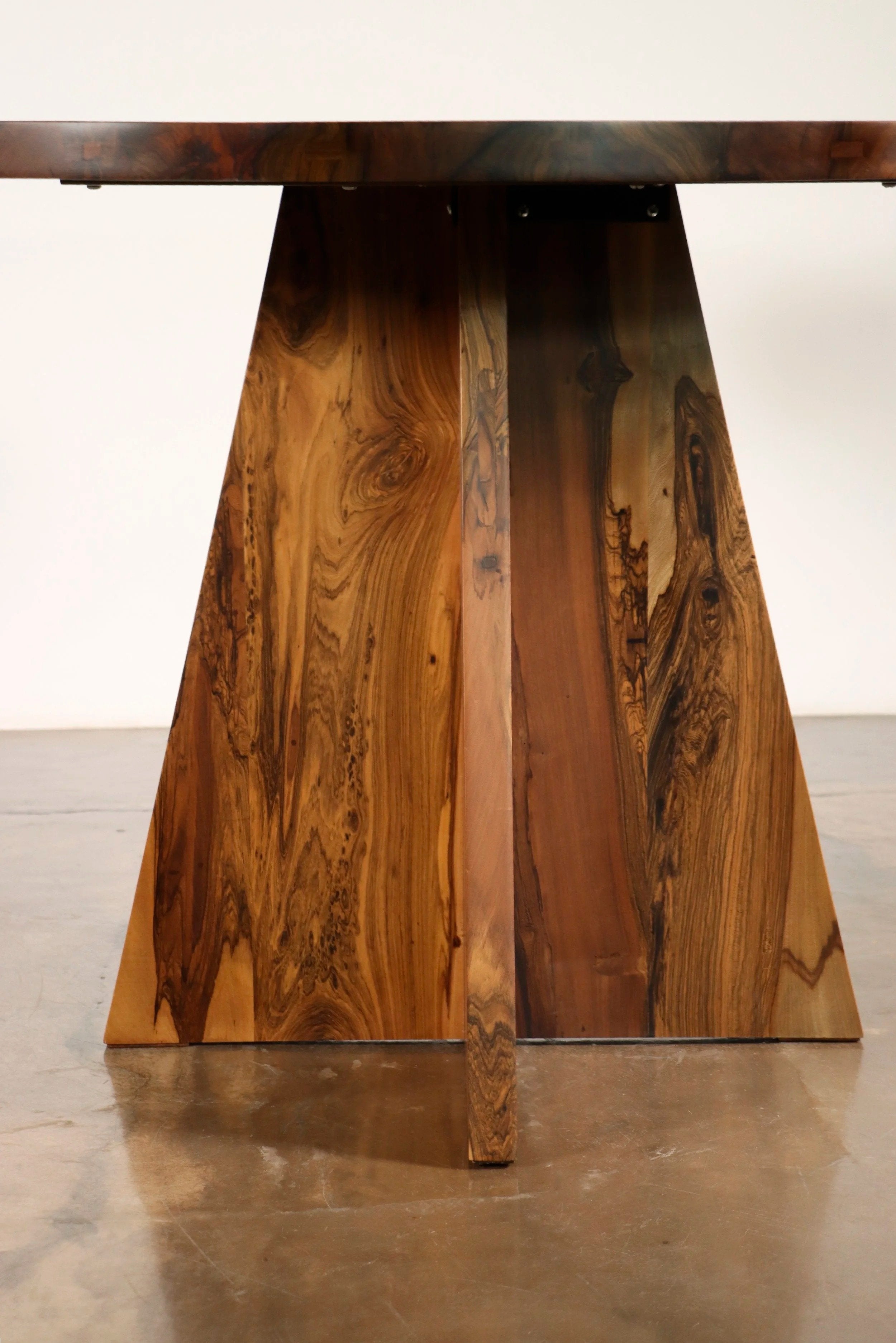 Luca Round Table