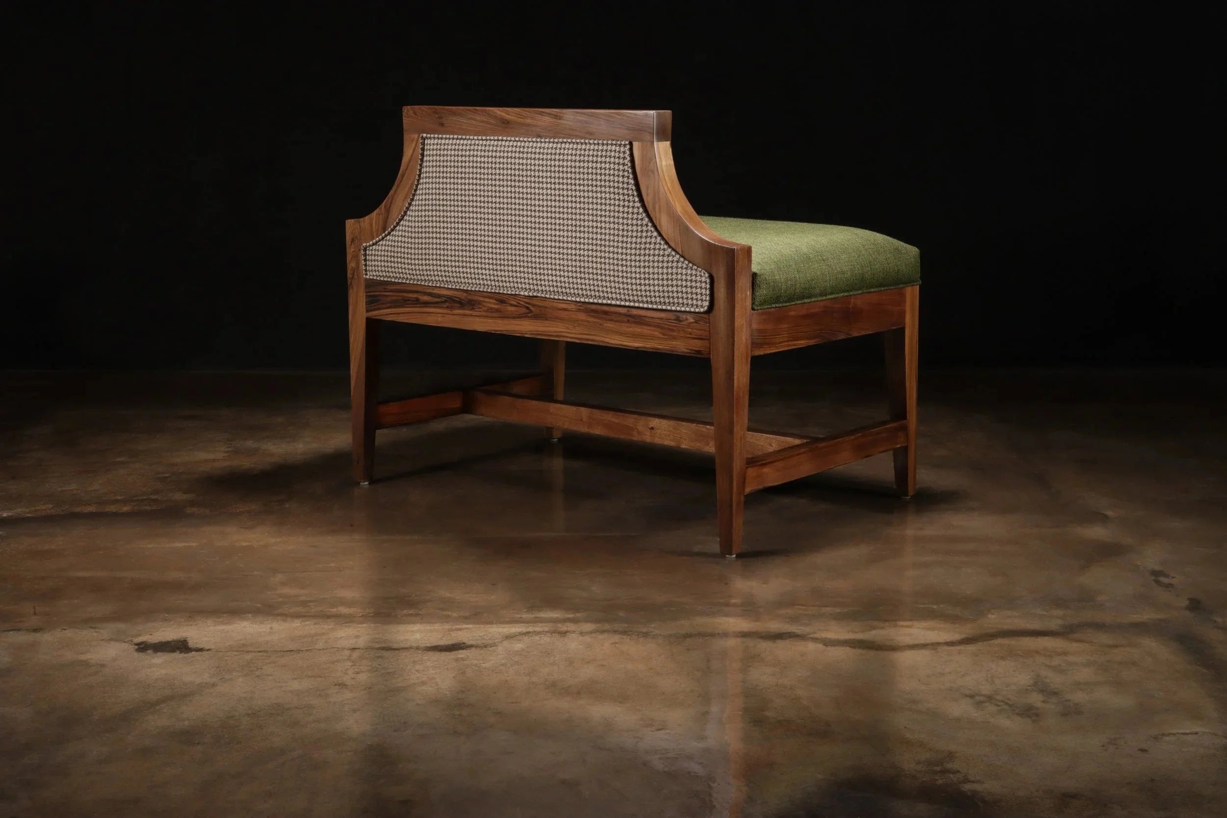 Nicostrato Bench