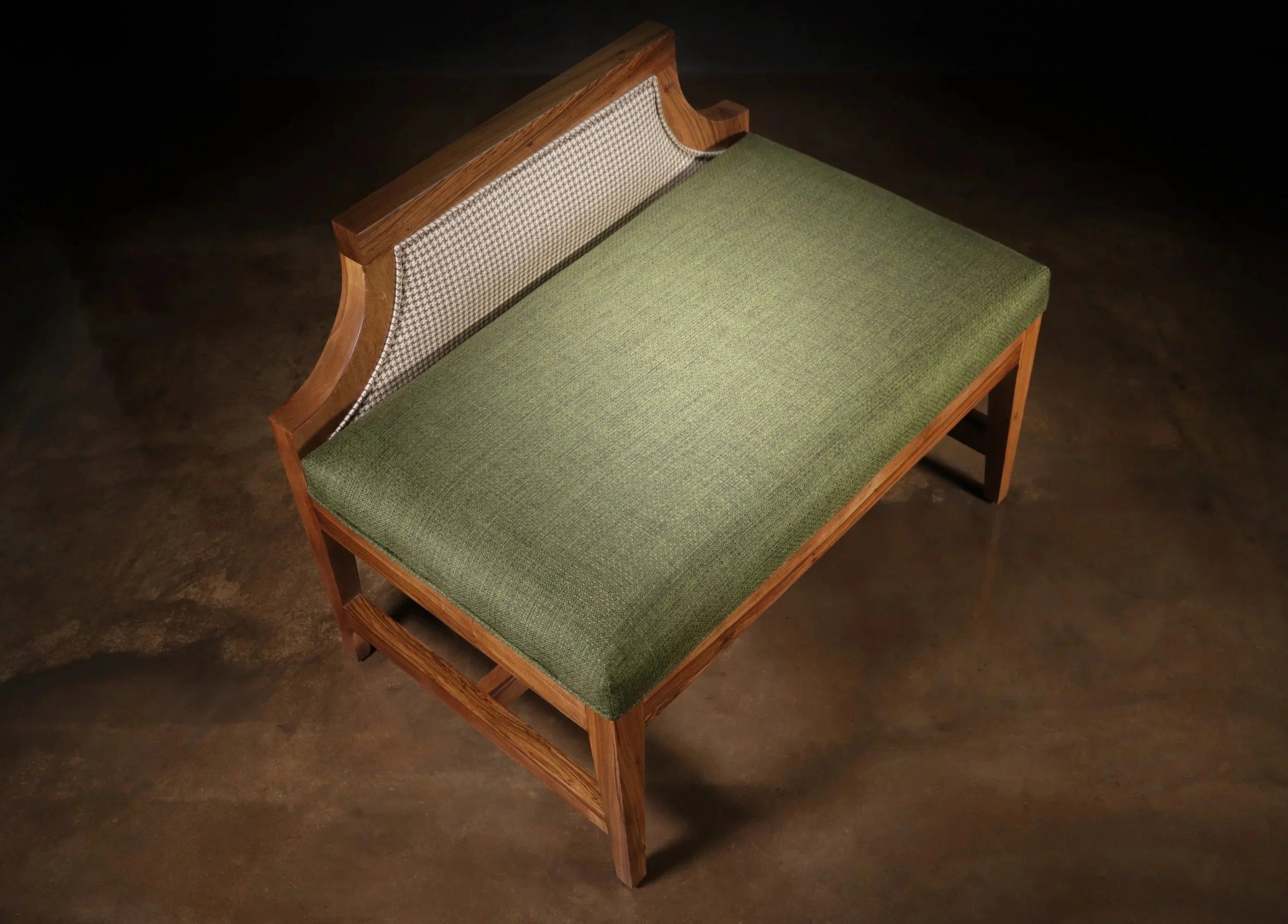 Nicostrato Bench