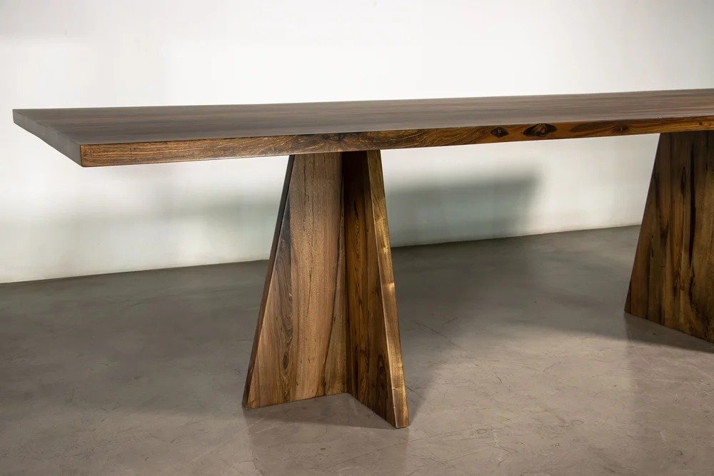 Luca Table
